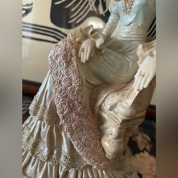 Gorgeous lady figure /statue. Beautiful face and composition. - Picture 4 of 4